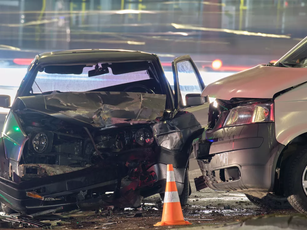 Photo d'un accident de la route à Genève. Deux voitures sont visibles