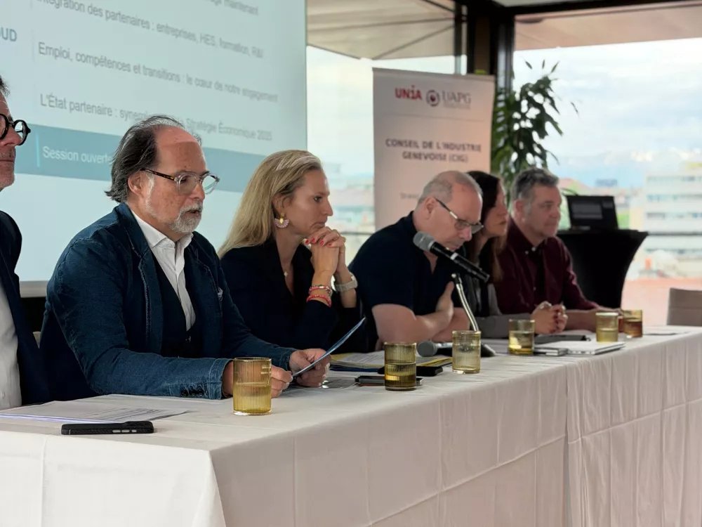 Photo de l'inauguration du Conseil de l'industrie genevoise (CIG) à Genève : Livio Elia, Delphine Bachmann et Yves Defferard