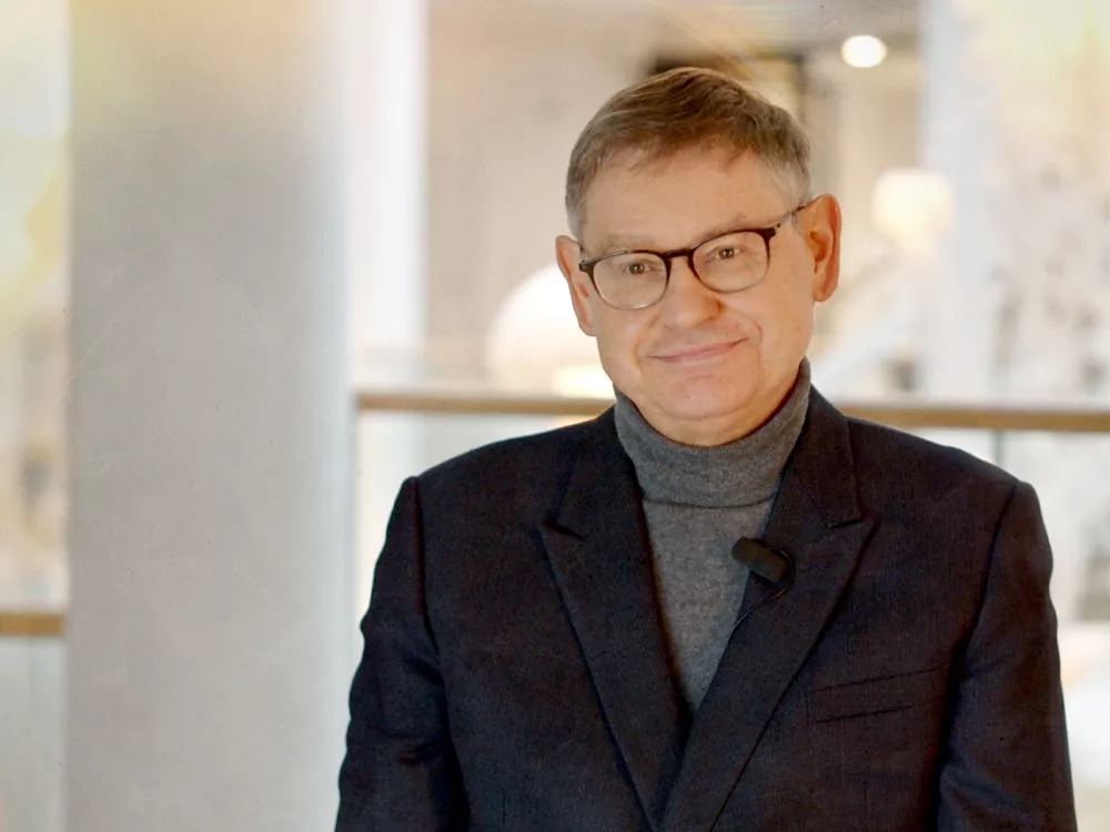 Photo portrait de Cyrille Vigneron, président la fondation Watches and Wonders. Interviewé à l'occasion de l'ouverture du salon 2026 à Genève.