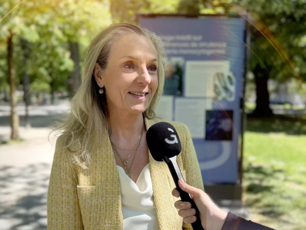 Photo de Séverine Bonnet, directrice de la Fondation Pasteur Suisse au Parc des Bastions à Genève pour l'exposition "De Louis Pasteur à nos jours" 